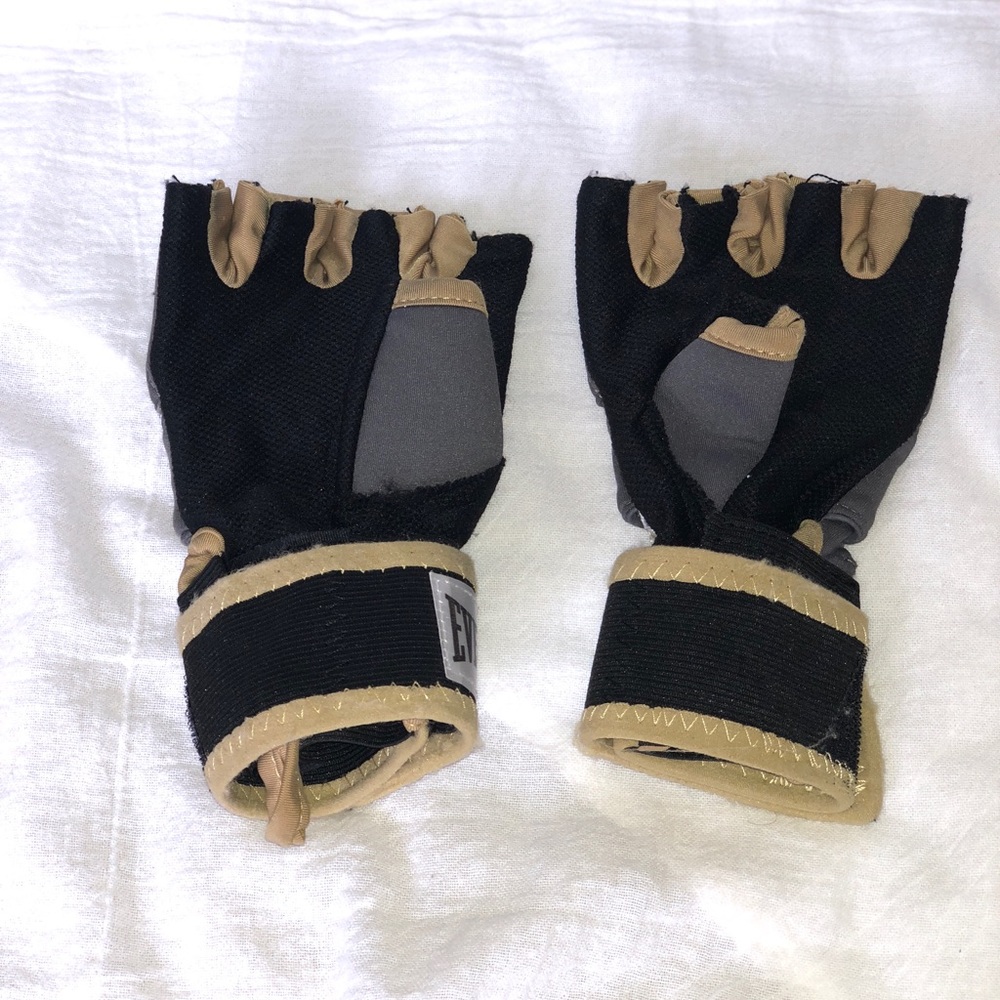 Boxing/Training Hand Wraps - Picture 2 of 2